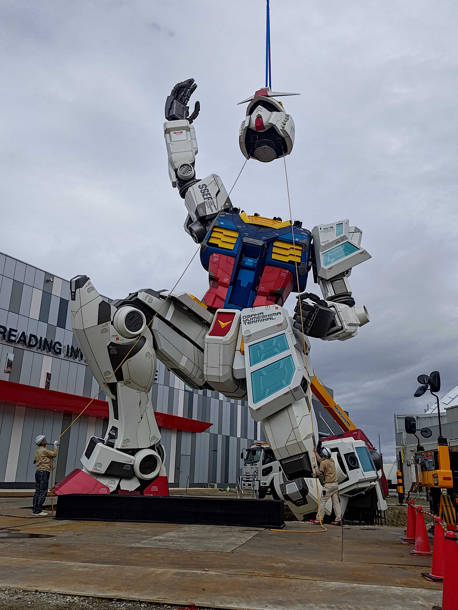 hobbywatch_jp's tweet image. 大阪・関西万博の「GUNDAM NEXT FUTURE PAVILION」実物大ガンダムの頭部がドッキング！　 hobby.watch.impress.co.jp/docs/news/1633… #ガンダムパビリオン