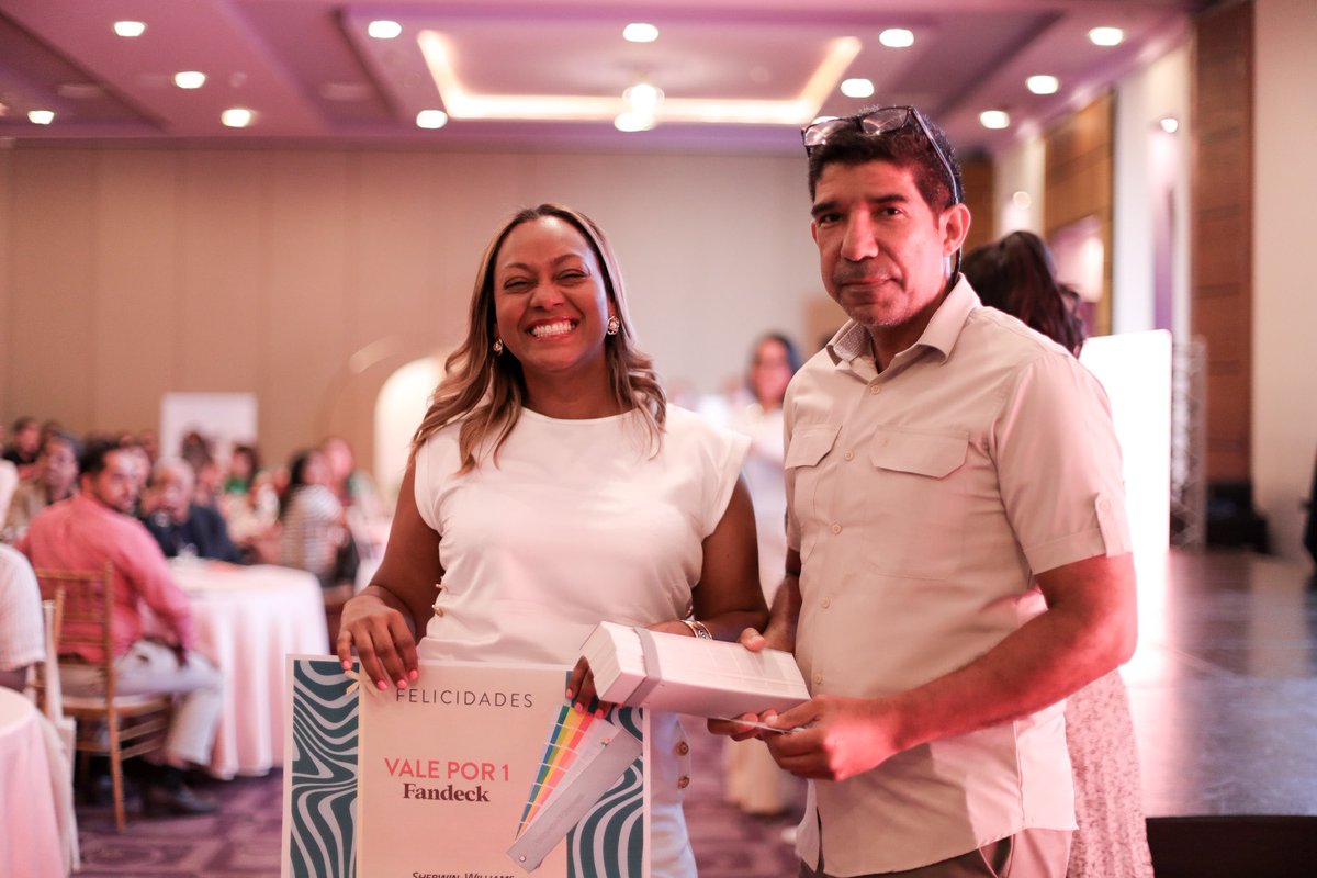 SherwinCA's tweet image. Gracias a quienes nos acompañaron en esta hermosa noche especial en #Panamá 🇵🇦 y dando cierre a esta gira con todos los países de la región. Gracias a nuestros clientes y equipo Sherwin-Williams por llevar a hacer posible #ColorMix2025 ✨💙