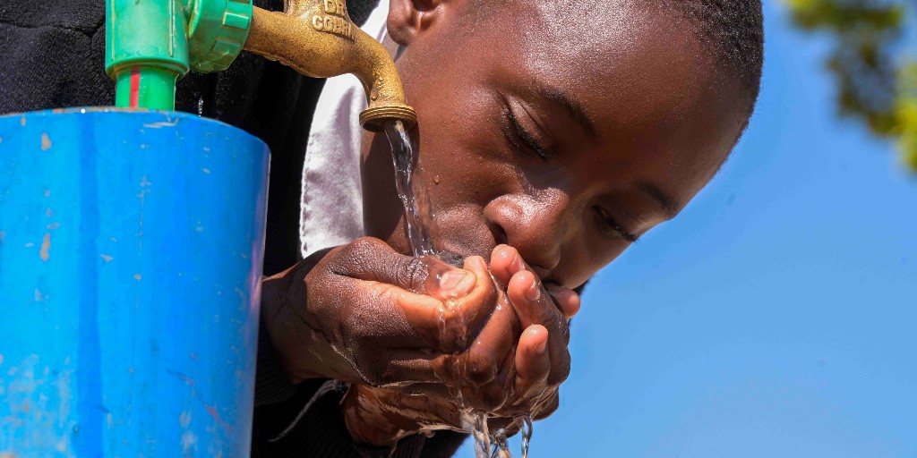 WorldVisionZamo's tweet image. Access to clean water and proper sanitation helps children stay healthy and in school. Through our School WASH programs, we’re providing safe and hygienic environments where children can thrive. A healthy child is a happy child! #SchoolWASH #HealthyLearning