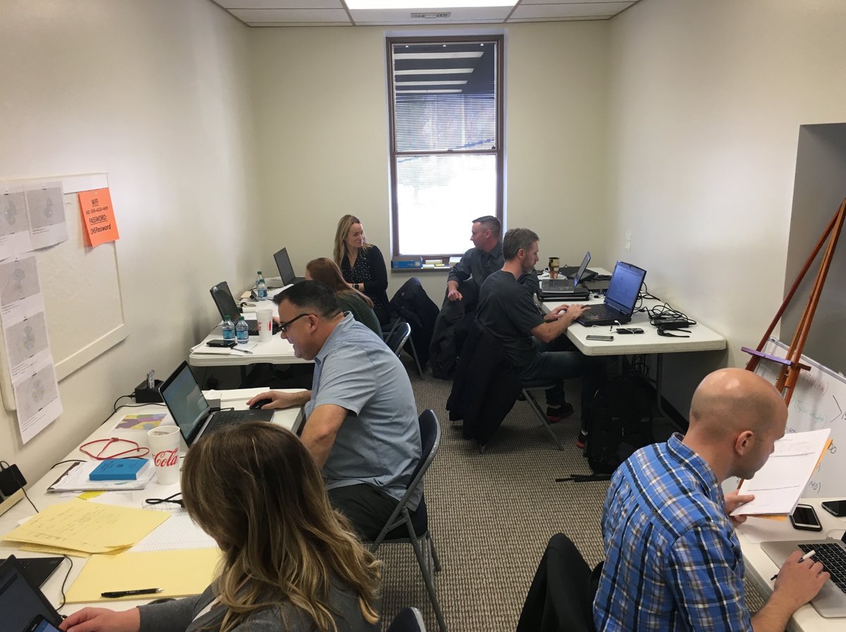 MattBlacInc's tweet image. 2/ There are also 4⃣ photos of investigators working in the new headquarters that they moved into Saturday night.

#RichardAllen #DelphiArchives #DelphiMurders 

#ARCHIVES | 2017