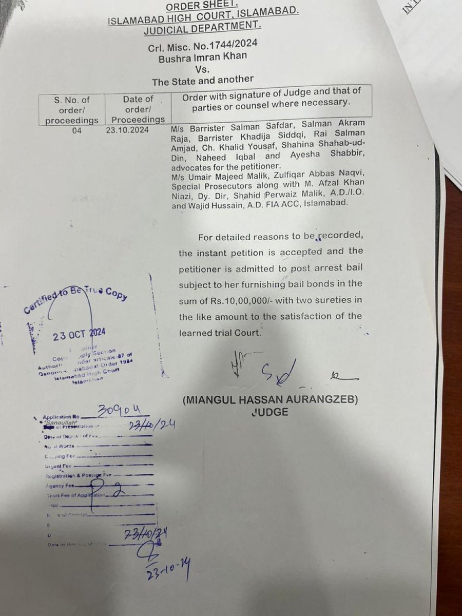 بشریٰ بی بی کی توشہ خانہ ٹو کیس میں ضمانت کا حکم جاری، جسٹس میاں گل حسن اورنگزیب نے حکمنامہ لکھا-

بشری بی بی کا قصور صرف یہ ہے کہ وہ عمران خان کی اہلیہ ہیں جس کی وجہ سے انھیں بوگس کیسز میں بار بار قید میں رکھا جا رہا ہے ۔ بشری بی بی کی توشہ خانہ 2 کیس میں ضمانت خوش آئیند ہے!