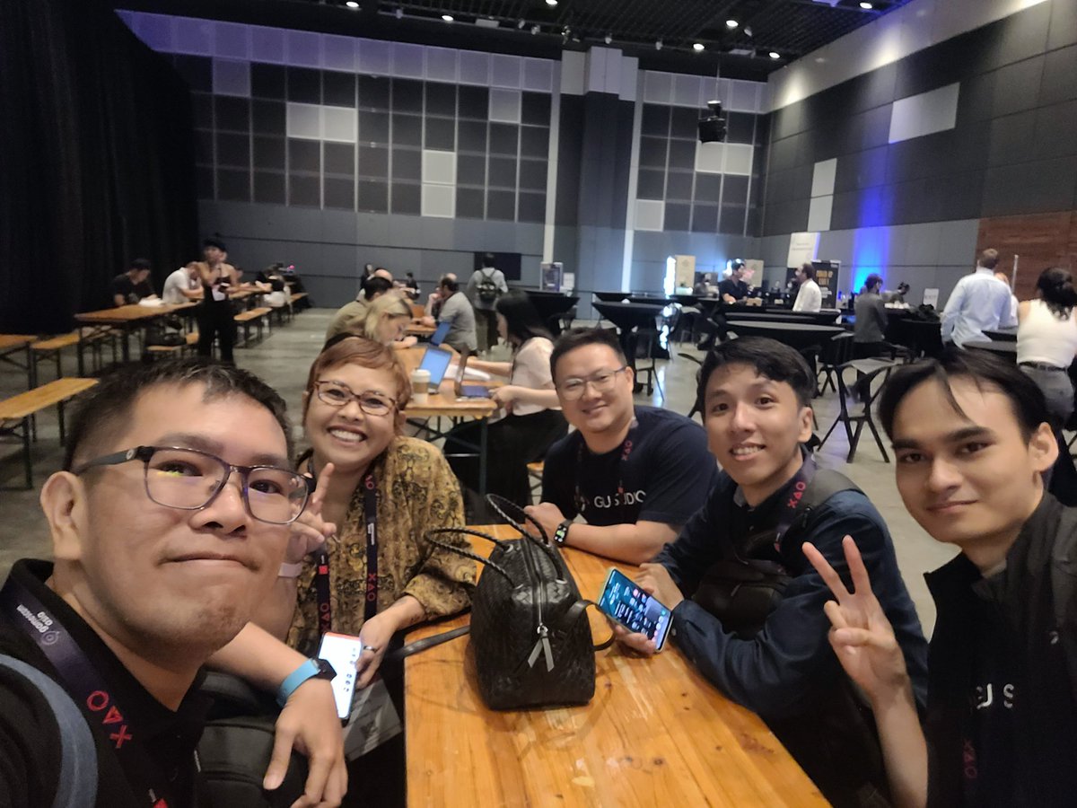 GUStudiolevel's tweet photo. Seru banget GU-Studio bisa ikutan #GamescomSingapore! Ketemu banyak developer keren dan inspiratif. Jadi makin semangat buat terus berkarya! Nantikan update terbaru dari kami ya! 

😎🎮 

#gustudio #indiedev #gamescom2024 #gameon #gameart https://t.co/k6tWmU4sEX