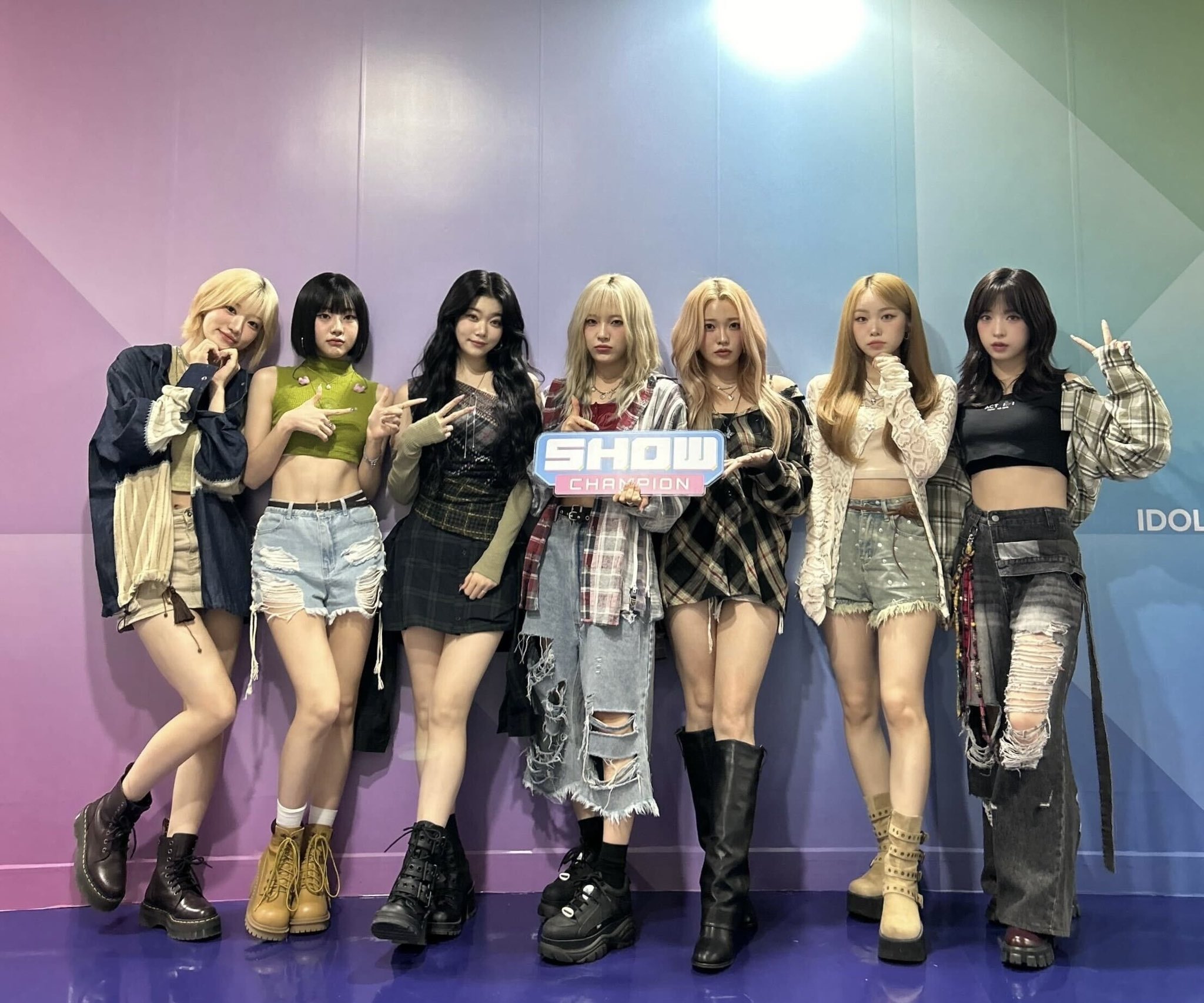 Gaj1TL8bEAAb4XS?format=jpg&name=large