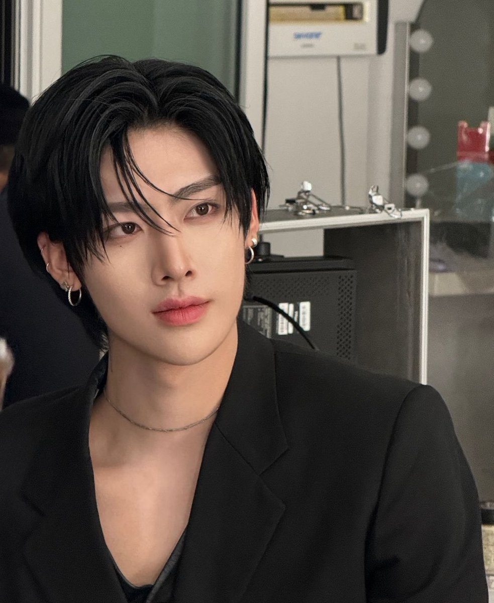 zhaoscupid's tweet image. the c-line visuals stay unmatched