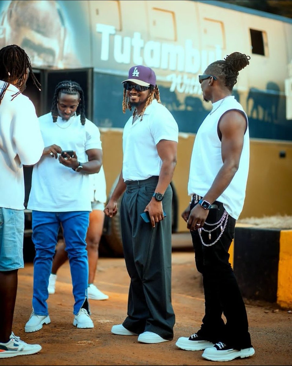 delivad julio Sojah (@juliodelivad) on Twitter photo Life is better when you're laughing together π
#Kampalaboyz Life is better when you're laughing together π
#Kampalaboyz