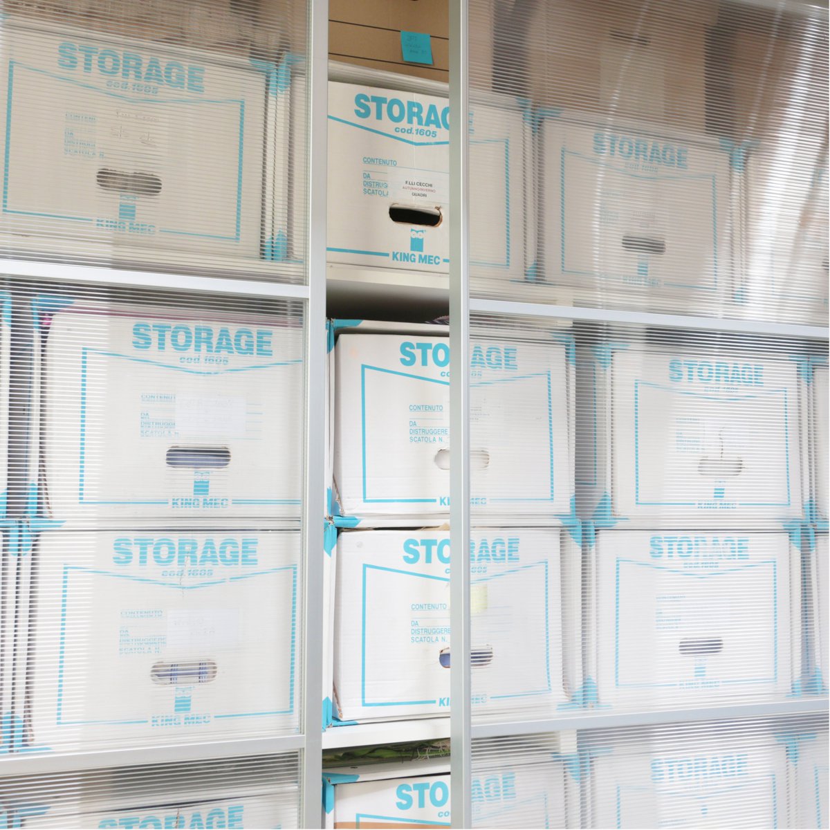 RRamiStudio's tweet image. CONTINUOUS RESEARCH
Thirty  years of research, a treasure trove of textures and colors. An archive  designed to be consulted easily and discreetly, where the materials it  contains are seasonally regenerated with research from archives and  vintage markets.