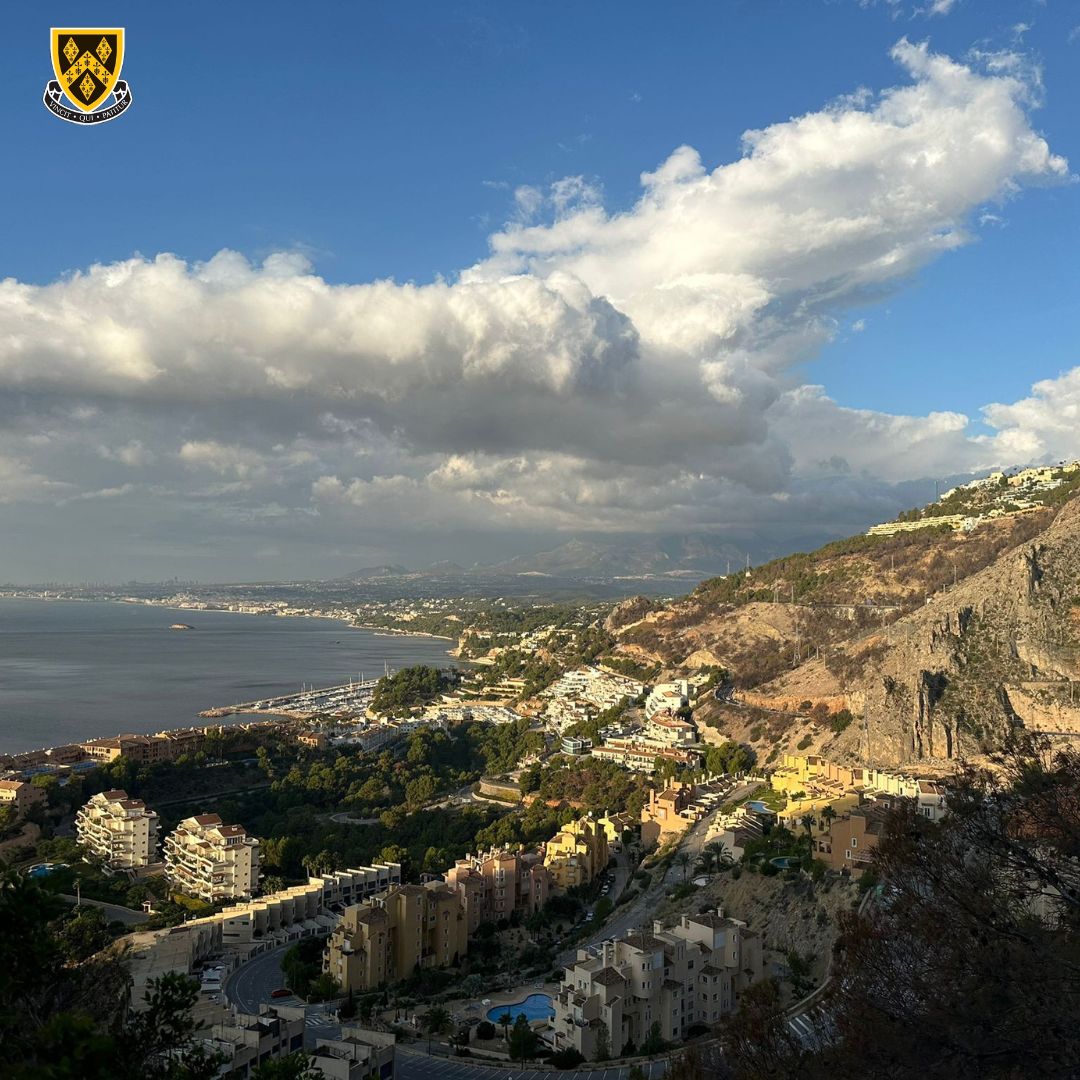 stockportgs's tweet photo. The climbers in Calpe are having lots of fun tackling different ascents and embracing Spanish life.
On one walk home from an evening meal they spotted some flamingos in the water under a full moon.
#SGSInspires #SGSOpportunity #SGSAdventure #climbing https://t.co/mQQfOh25CV