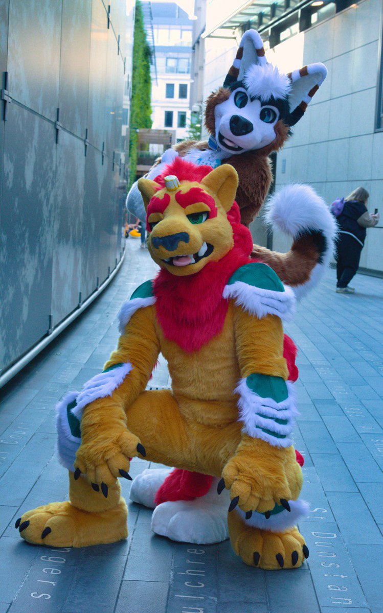 Happy #FursuitFriday ya'll~ This week gueststars <a href="/LeoHoosk/">Leo!</a>  and his massive curl!

📸: <a href="/KoviDeerDoge/">Kovi ^_−☆</a>