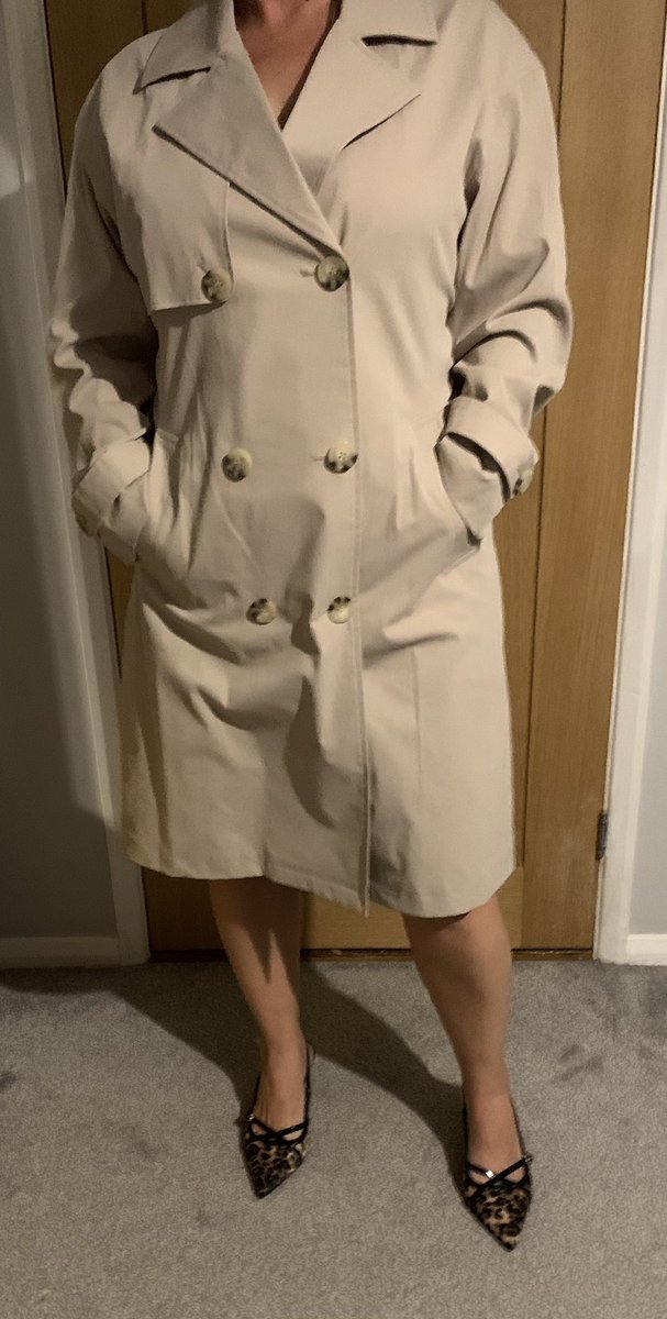 Who can guess what is under my rain coat??

Come and find out on my free onlyfans. 

onlyfans.com/saintly69sin/t…

#milf
