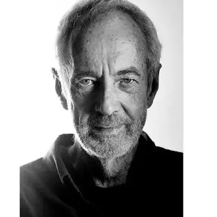 merlinpapin3's tweet photo. .@FredOL69007 @tbarnaud Hommage au Directeur de la Photographie #DickPope décédé à l'âge de 77 ans , Il a beaucoup travaillé avec Mike Leigh , on lui doit :

1986 : Coming Up Roses de Stephen Bayly
1988 : The Fruit Machine de Philip Saville
1990 : L'enfant miroir (The Reflecting Skin) de Philip Ridley
1990 : Dark City de Chris Curling
1990 : Life Is Sweet de Mike Leigh
1993 : Naked de Mike Leigh
1994 : Un joueur à la hauteur (The Air Up There) de Paul Michael Glaser
1995 : An Awfully Big Adventure de Mike Newell
1995 : Nothing Personal de Thaddeus O'Sullivan
1996 : Secrets et Mensonges (Secrets & Lies) de Mike Leigh
1997 : Deux filles d'aujourd'hui (Career Girls) de Mike Leigh
1997 : Au cœur de la tourmente (Swept from the Sea) de Beeban Kidron
1999 : The Debt Collector de Anthony Neilson
1999 : Topsy-Turvy de Mike Leigh
2000 : Way of the Gun (The Way of the Gun) de Christopher McQuarrie
2001 : Thirteen Conversations About One Thing de Jill Sprecher
2002 : All or Nothing de Mike Leigh
2002 : Nicholas Nickleby de Douglas McGrath
2004 : Vera Drake de Mike Leigh
2006 : L'Illusionniste (The Illusionist) de Neil Burger
2006 : Man of the Year de Barry Levinson
2007 : Honeydripper de John Sayles
2008 : Be Happy (Happy-Go-Lucky) de Mike Leigh
2008 : Le journal intime de Georgia Nicholson (Angus, Thongs and Perfect Snogging) de Gurinder Chadha
2008 : Me and Orson Welles de Richard Linklater
2010 : It's a Wonderful Afterlife de Gurinder Chadha
2010 : Another Year de Mike Leigh
2011 : Thin Ice (The Convincer) de Jill Sprecher
2011 : Bernie de Richard Linklater
2014 : Salsa Fury (Cuban Fury) de James Griffiths
2014 : Mr. Turner de Mike Leigh
2015 : The Daughter (Angelica) de Mitchell Lichtenstein
2015 : Legend de Brian Helgeland
2018 : Peterloo de Mike Leigh
2019 : Le garçon qui dompta le vent (The Boy Who Harnessed the Wind) de Chiwetel Ejiofor
2019 : Brooklyn Affairs (Motherless Brooklyn) d'Edward Norton
2022 : The Outfit de Graham Moore