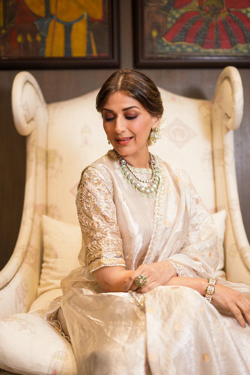 iamsonalibendre's tweet photo. Dressed like my son’s fav mithaai #KajuKatli 😋❤️ https://t.co/SotjUhtan1