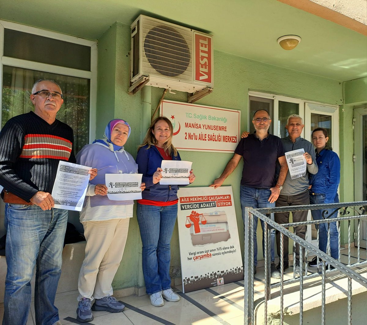 ethmoid_58's tweet photo. Mecliste kürsüde konuşması gerekenler emekçilerdir. #VergideAdalet demeye devam edeceğiz ve o kürsüde konuşup hakkımızı elde edeceğiz. https://t.co/p1AbsZEk8s