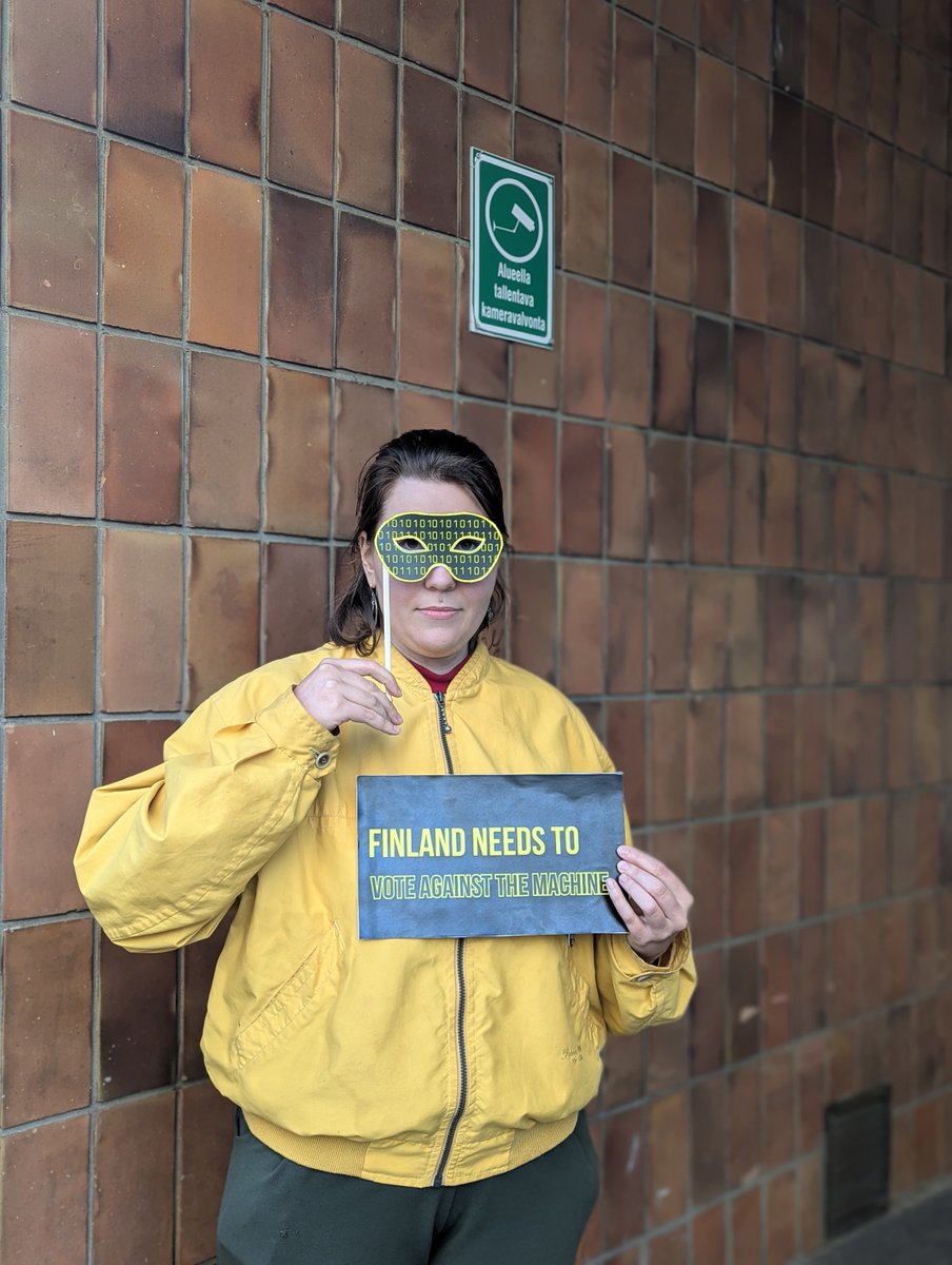 Hei from #Finland where campaigners are taking action to #StopKillerRobots!👋🇫🇮

They’re reminding people that they are #MoreThanData, but that #AutonomousWeapons only see us as code. That’s why states need to act at #UNGA79 to #StopKillerRobots