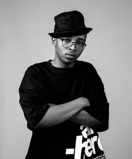 Fabulous stuff from the dubby deep end of amapiano: “Ghida” by @djyzansa with <a href="/shakesxles_/">ESTRADINIEPOUTNOW.</a> plus #Shoesmeister:

youtu.be/162RqdSM9Rw?si…