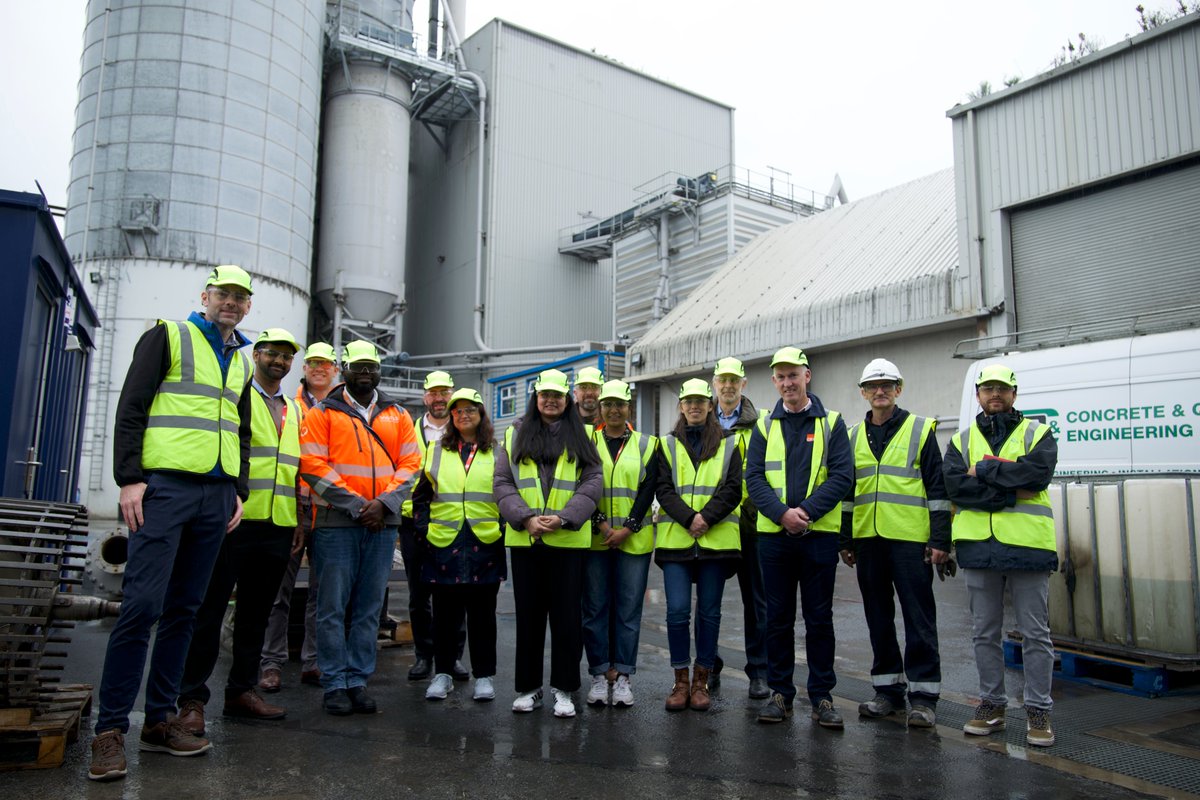 VIOTASEnergy's tweet image. VIOTAS were delighted to recently collaborate with one of our key customers, Ecocem Ireland, in co-hosting CRU Commissioner Fergal Mulligan and his team from the Commission for Regulation of Utilities (CRU) visit to their plant at Dublin Port.
#DemandResponse #FrequencyResponse