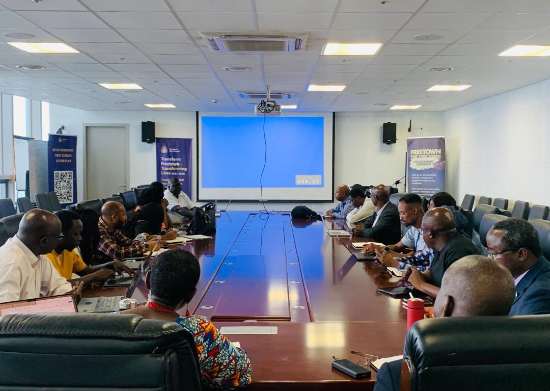 FCC_Freetown's tweet image. Yesterday, Mayor of Freetown, @yakisawyerr , along with her deputy, @kwekuLisk_esq , Chief Administrator Rahman Tom Farmar, and other FCC staff, met with the #Implementation #SupportMission of the @WorldBank’s #ResilientUrban Sierra Leone Project (RUSLP). The meeting focused on…