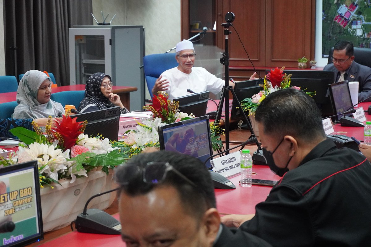PolyKB_official's tweet photo. 23 Oktober 2024: SESI PERKONGSIAN ILMU OLEH MANTAN PENGARAH PUO https://t.co/QwwMEvrwEA