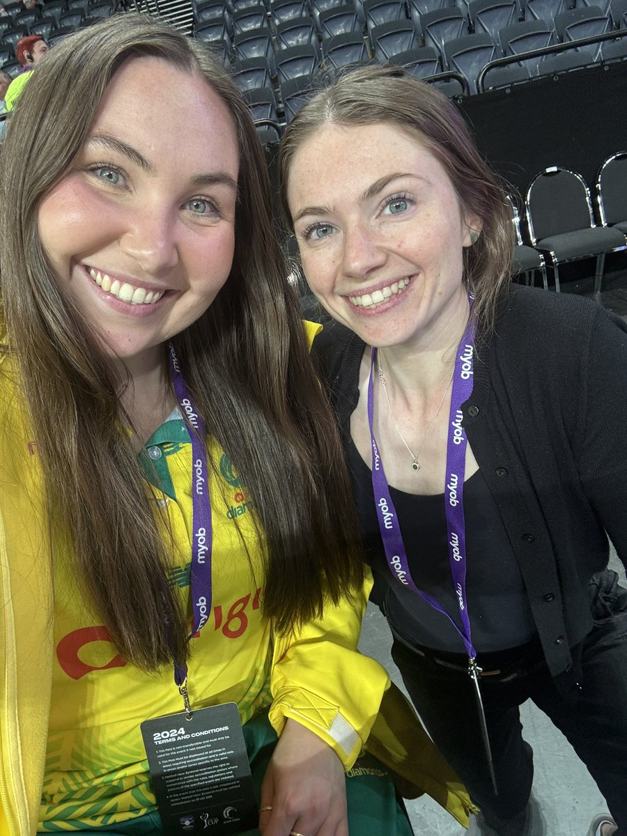 First time meeting IRL 🥹 safe travels back to Aussie <a href="/sophieettaylor/">Sophie Taylor</a> 💜