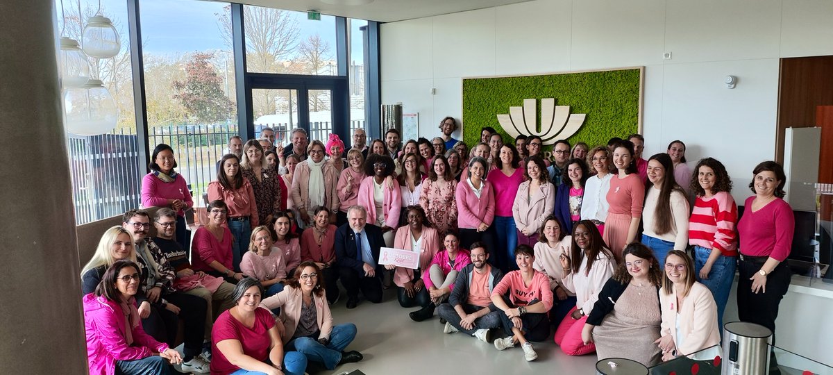 🎗️#OctobreRose à l'#URCA : Le personnel se mobilise et se pare de rose !

Un geste symbolique qui vise à rappeler l'importance du dépistage précoce et de la prévention du cancer du sein.

Une initiative qui témoigne de l'engagement de l'URCA dans la promotion de la santé et du