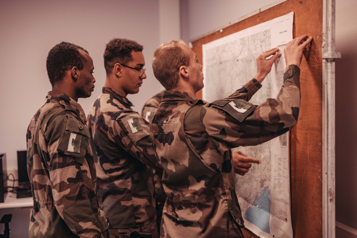 121e_RT's tweet image. Rallye renseignement⚡️pour le régiment Grande Guerre afin de perfectionner les connaissances de nos soldats.

Trois points abordés :

- Identification ;
- Topographie ;
- Rédaction de compte-rendu.

#CALT #BLOG #LogOps