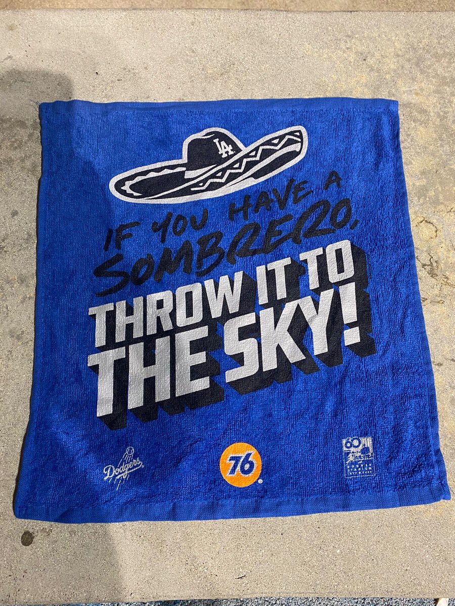 DealinRugs's tweet image. Dodgers gotta bring back this rally towel during the World Series again now💙🤍 RIP Fernando Valenzuela 🙏🏼🇲🇽