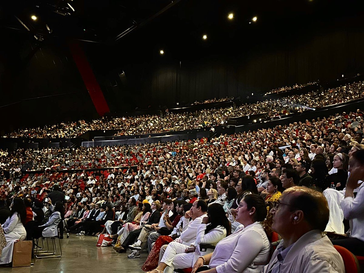 Gurudev's tweet photo. There is a uniqueness in each one of us, yet at the same time, we have an underlying unified energy. Get into the space of unity and play in the space of diversity.

Wisdom and meditation at the ICC Sydney Theatre. https://t.co/3DMzHArpPy