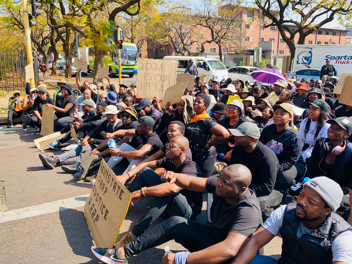 bunje495's tweet photo. There are still no news on Assitant Agricultural Practitioner's  program being allocated funds till to this day. @DOAgov_ZA why is that? What is it that #UnemployedAgricPractitioners did to you @Treasury_RSA. @@jsteenhuisen your quietness is so loud https://t.co/FxG09WD6yJ