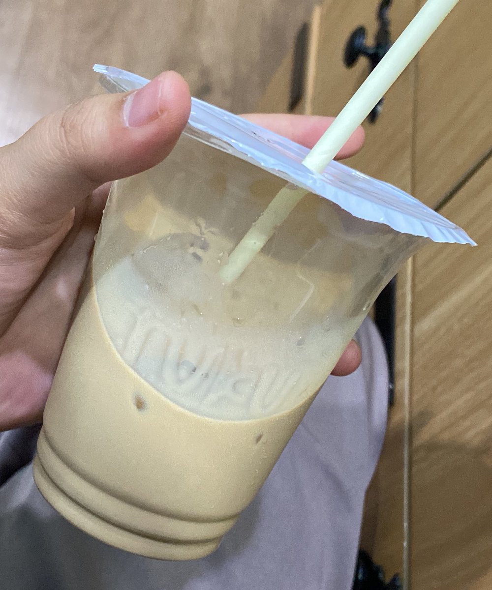 ainasasi's tweet photo. temen ku harus bangga sama aku wkwkw abis ini kalau nongkrong aku udah bisa ikutan minum kopi
udah ga chocolate, strawberry atau regal regalan lagi https://t.co/AsJjDpzPEY