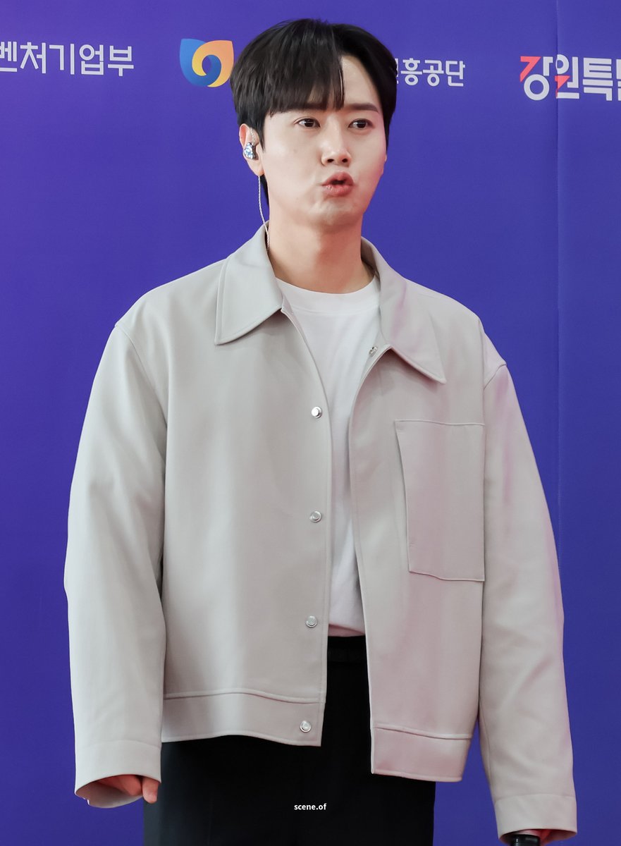 241020 K 전통시장페어 in 속초

속초에서도 발견된 트위티🐥
(옷 소매가 킬포

#라포엠 #최성훈