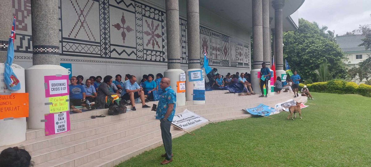 radiopasifik's tweet photo. It certainly was a blue-tiful day today! USP Staff, accompanied by students, continued Day 4 of the #USPStrike.
#teamFiji #teamUSP #WeAreUSP https://t.co/9yavcHhRD9