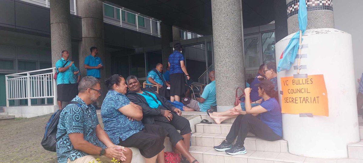 radiopasifik's tweet photo. It certainly was a blue-tiful day today! USP Staff, accompanied by students, continued Day 4 of the #USPStrike.
#teamFiji #teamUSP #WeAreUSP https://t.co/9yavcHhRD9