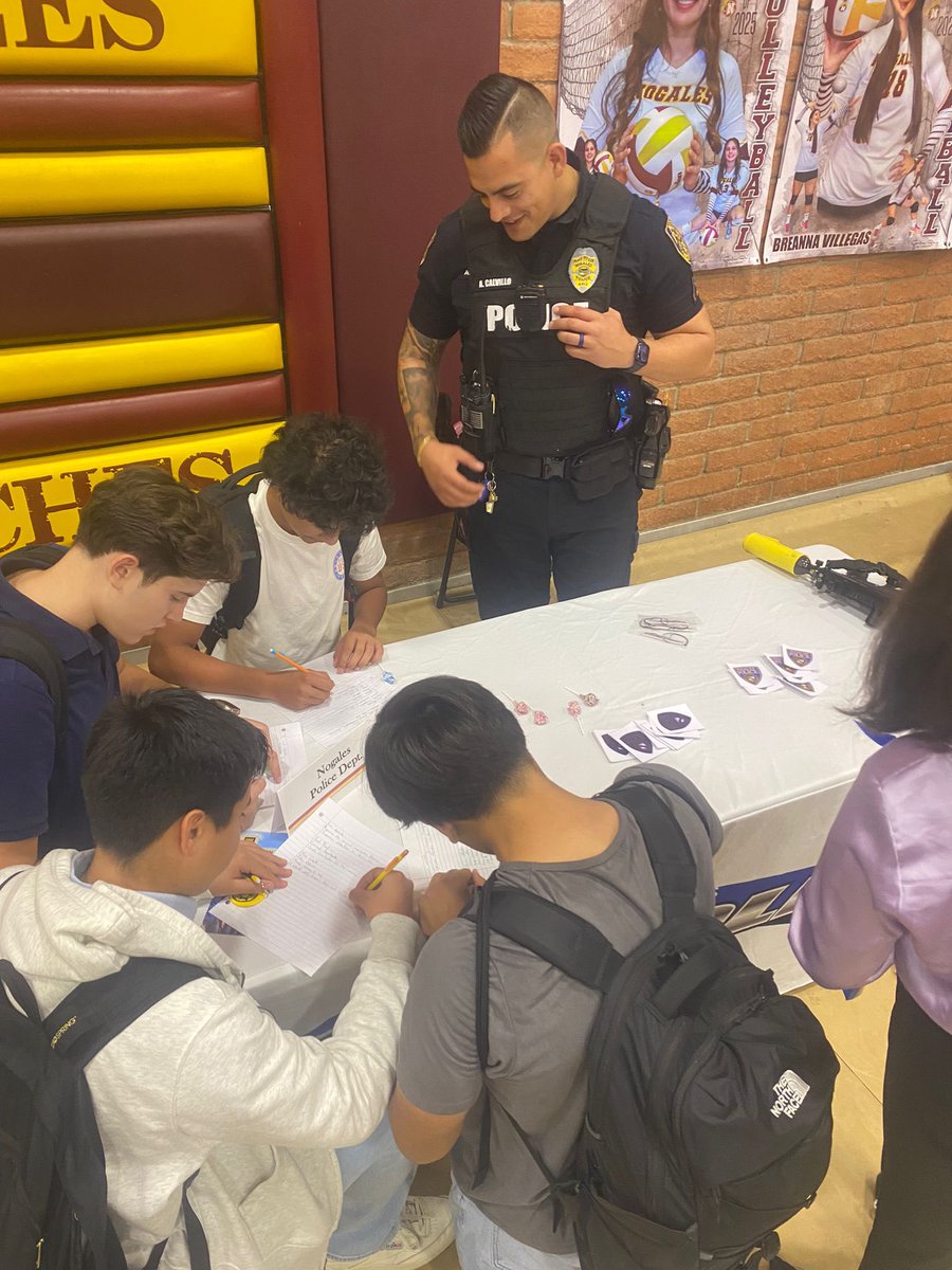 NogalesPoliceAz's tweet photo. Officer Calvillo was able to speak to students from Nogales High School during their Career Fair. Thanks NHS for the invitation! https://t.co/WLIaaDY2Vp