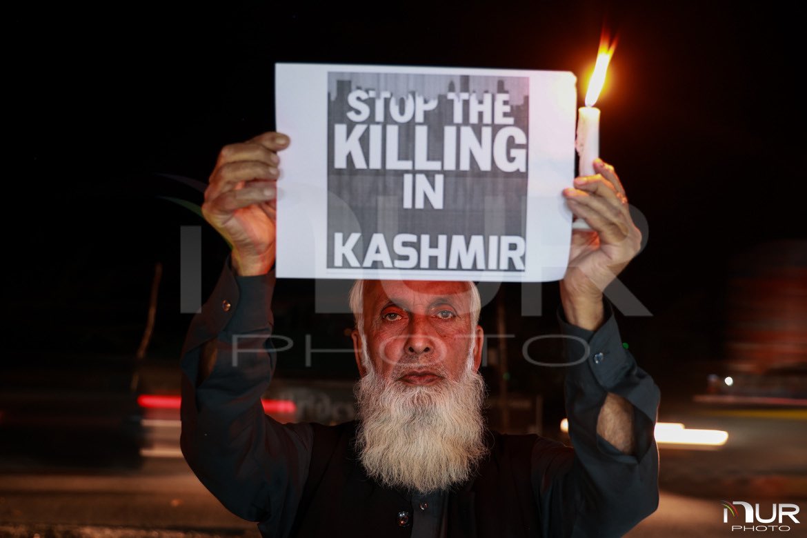 #Protest Against #Ganderbal Attack On Civilians Continues In Kashmir.

#KashmirAgainstTerror <a href="/NurPhoto/">NurPhoto</a> <a href="/GettyImagesNews/">Getty Images News</a>