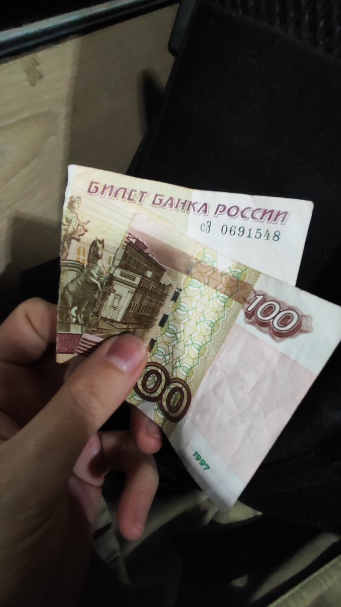 APS6661's tweet photo. Вчера порвалась сотка. Чучут расстроилась, т.к. у меня наличка редко бывает, а она нужна в маршрутке. По дороге домой зашла в сбер и поменяли за минуту на новую! Рада, что не поленитесь зайти в банк https://t.co/o7XIQMSPmH