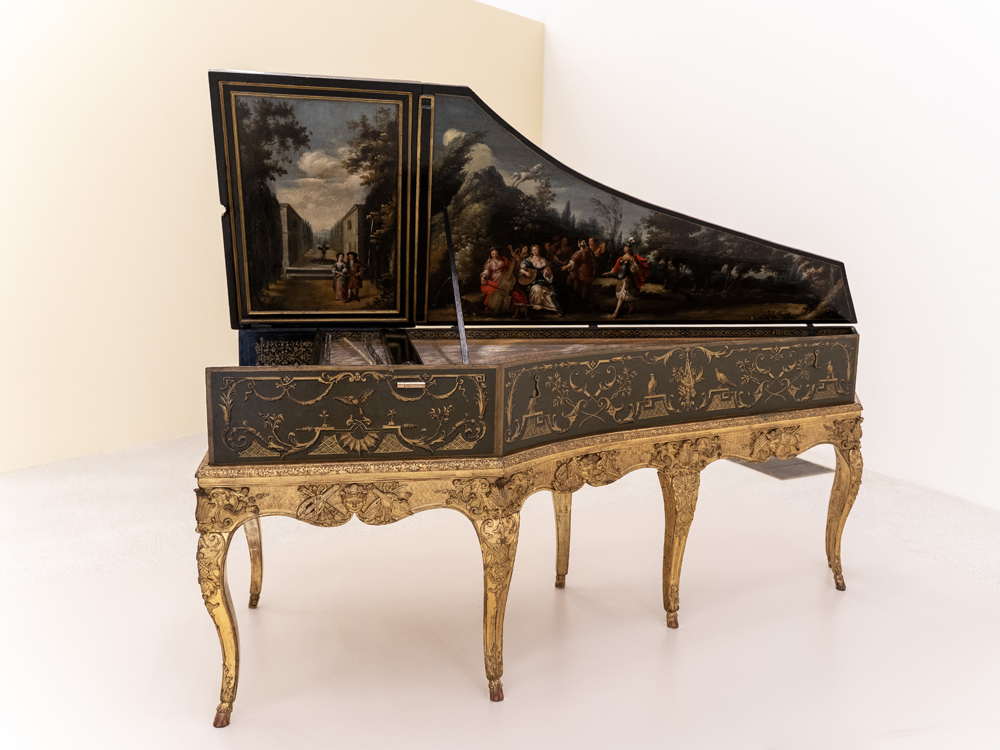 MUnterlinden's tweet photo. L'équipe du Musée Unterlinden a installé les 2 clavecins Ruckers de Colmar et d'Amiens dans la salle d'exposition au 2e étage de l'Ackerhof.
À découvrir jusqu'au 14 avril 2025.
#museeunterlinden #clavecin #ruckers #colmar #amiens https://t.co/6rz7qa7gT7