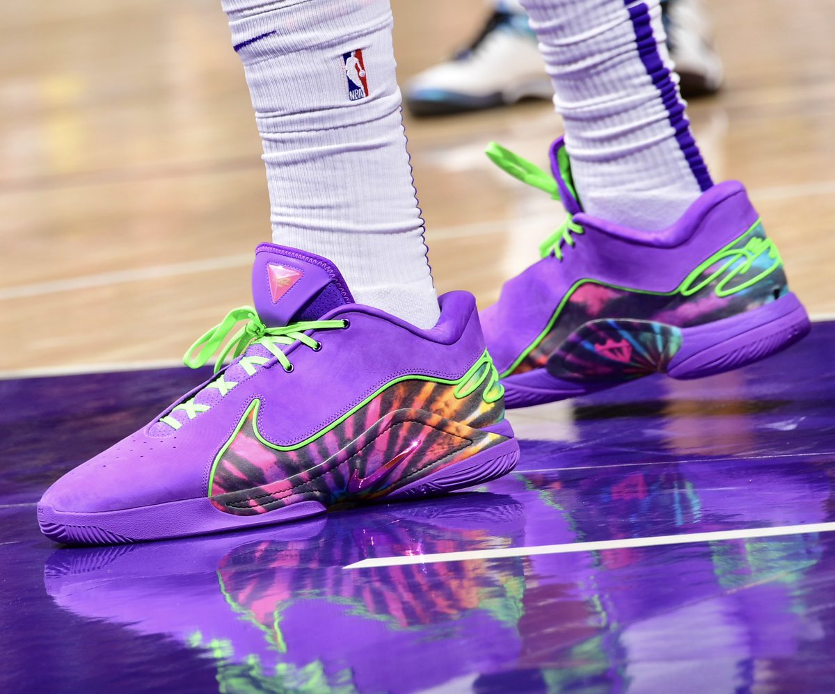 anthony davis shoes tonight