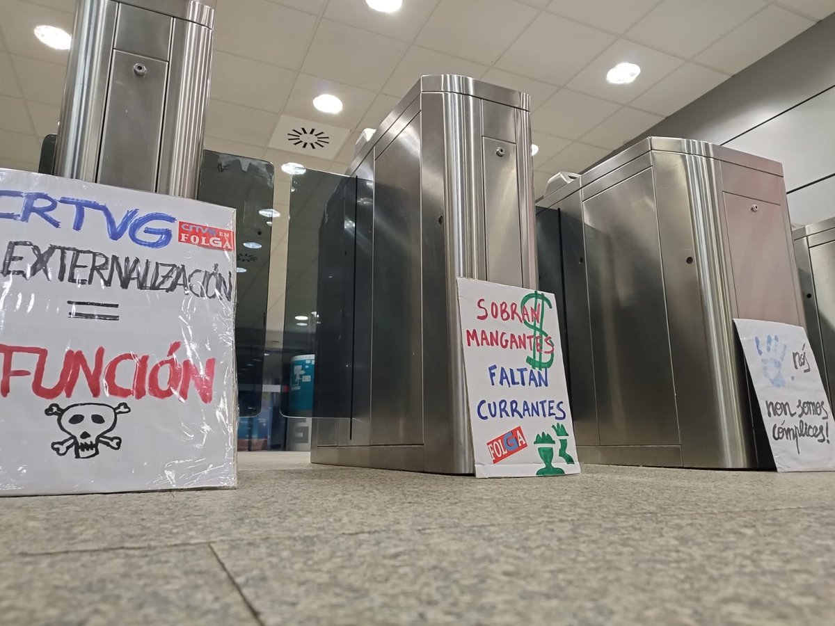 CrtvgCut's tweet photo. Oitava xornada de dignidade do persoal da CRTVG. Seguimos loitando polo que é de todas! #CRTVGEnFolga #FolgaIindefinida #DefendeAGalega #EnDefensaDosMediosPúblicos #LiberemosAGalega https://t.co/o97CsI98m0