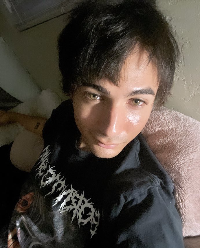 hotsexyvoid's tweet photo. Haircut :3 https://t.co/PFNLY3tT5b