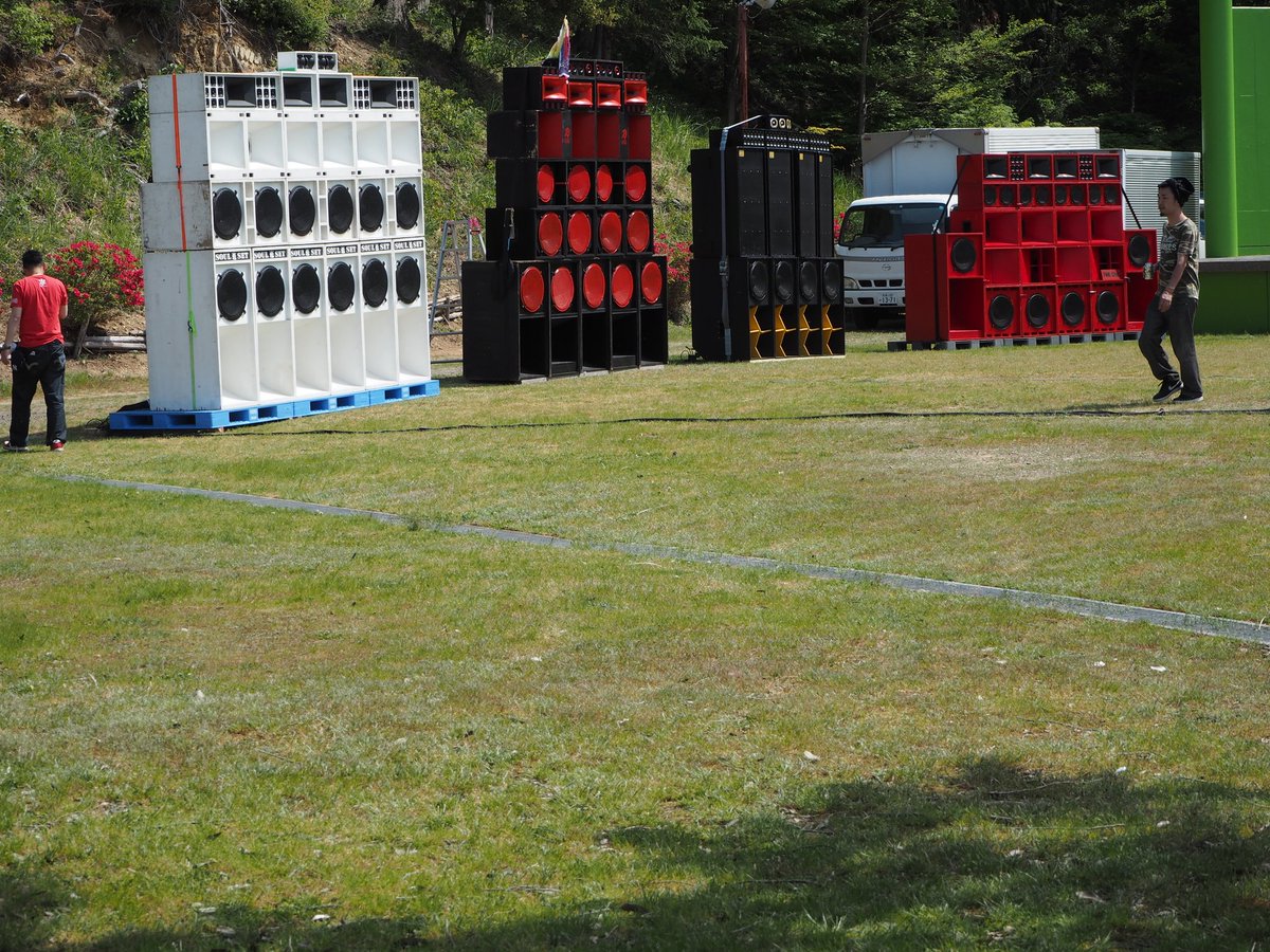 kissauf's tweet image. 写真整理2019年5月5日こどもの日
CLUB JAMROCK5周年

天気の良い日にサウンドシステムでレゲエを聴きながらみんなでワイワイできるの幸せ

としやくんならびに、関係者の皆様、いつも手伝ってくれる友人達、自由にさせてくれる嫁様に感謝

#reggae
#soundsystem
#JAMROCK
#野外イベント
#jerkchicken