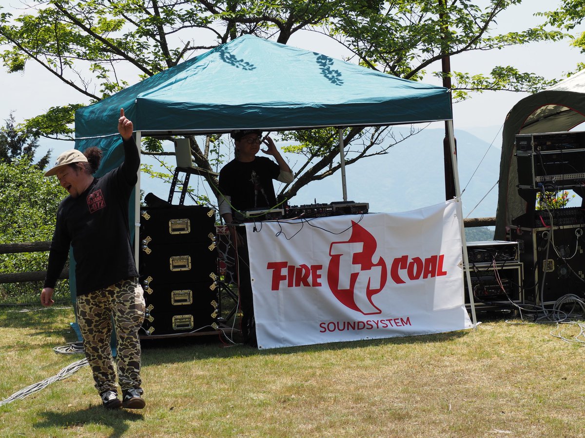 kissauf's tweet image. 写真整理2019年5月5日こどもの日
CLUB JAMROCK5周年

天気の良い日にサウンドシステムでレゲエを聴きながらみんなでワイワイできるの幸せ

としやくんならびに、関係者の皆様、いつも手伝ってくれる友人達、自由にさせてくれる嫁様に感謝

#reggae
#soundsystem
#JAMROCK
#野外イベント
#jerkchicken