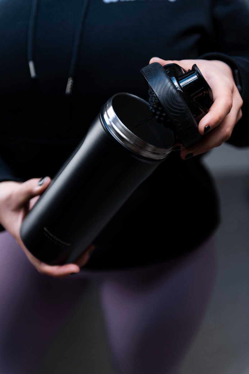 Rmorestorebuyer's tweet image. ＼#New Information✨／
#SmartShake から内部と外部が二重のステンレス構造になった #シェイカー が登場！

保温保冷機能を楽しむことも♪
スタイリッシュなデザインで、#ギフト にもぴったりです😊

■Insulated Steel
内容量：750ml
商品重量：370g

商品詳細はこちら👇
giftmall.co.jp/giftZ9aM9K/