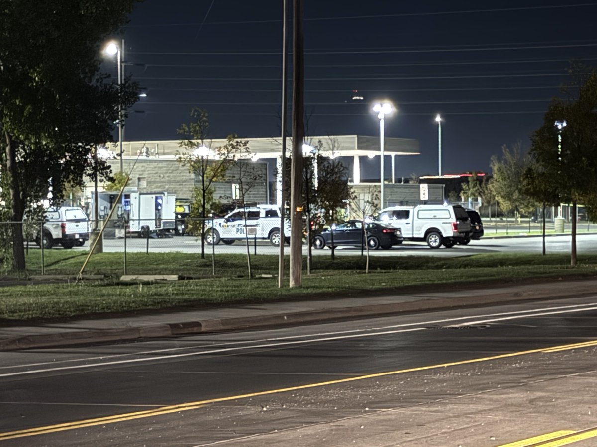 SLCScanner's tweet photo. #SuspiciousDevice #SaltLakeCity area of 2000 W 500 S. At approx 2140/9:40PM #UHP did a hard #closure of I-215 W from California Ave to 700 N. According to details received from the scene, a suspicious device was found on/near some of the city’s vehicles at their shop. The #BombSquad was on scene and a #Robot was deployed. The device was safely removed and disposed of on scene. At approx 2235/10:35PM the #closures on I-215 and some city streets surrounding the area was lifted. No information has been released by slcpd on this incident. When they do I will update.
📸: J. Fordham