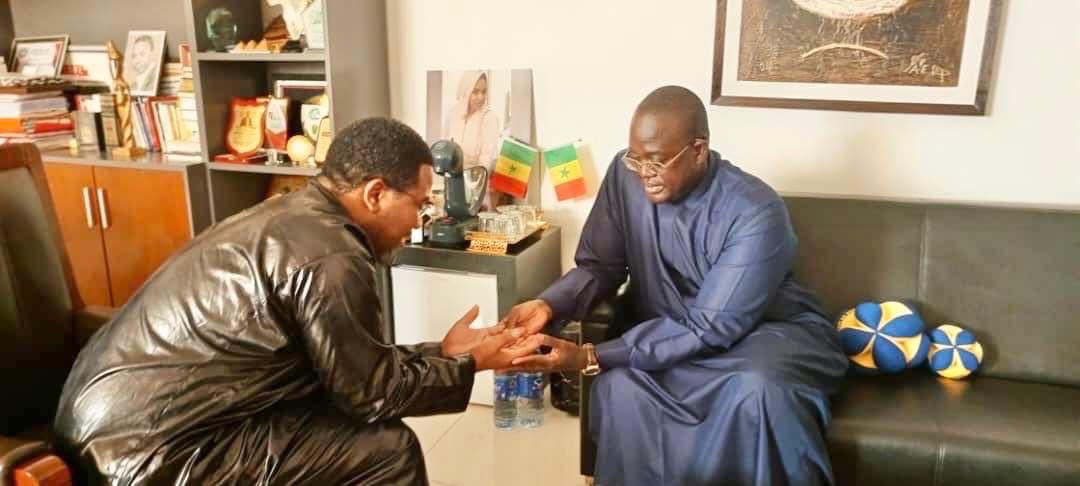 De tout cœur avec toi cher ami et condisciple de Darou Khoudoss. 
Nous en appelons à la magnanimité de M le Président de la République et de son Premier Ministre dans un esprit d’apaisement et de dépassement.