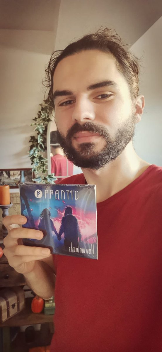 Here's Alexandre, without a doubt the inseparable musical companion of AC, the one without whom none of this would be possible: the musical driving force behind Nine Skies and now an integral part of Frant1c. Buddy, an angel is smiling down on you from above.