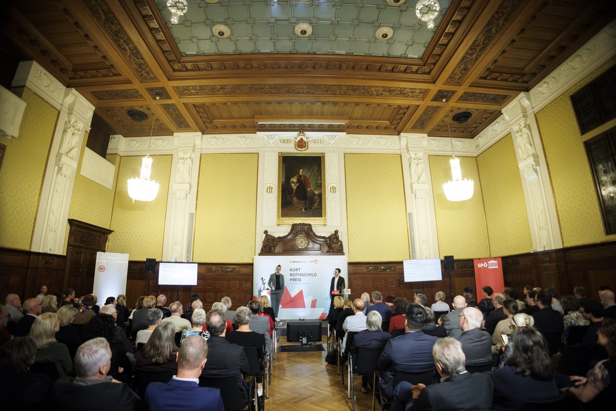 Lukas Lehner (@lukaslehner_) on Twitter photo Honored to receive the Kurt Rothschild Prize 2024 from <a href="/RennerInstitut/">Karl-Renner-Institut</a> & <a href="/spoeklub/">SPÖ im Parlament</a> jointly with <a href="/maxkasy/">Maximilian Kasy</a> for our evaluation of the #Marienthal #JobGuarantee, initiated by <a href="/HergovichSven/">Sven Hergovich</a> 4 years ago.
The award brings things full circle as Rothschild's work inspired me early on 1/ Honored to receive the Kurt Rothschild Prize 2024 from <a href="/RennerInstitut/">Karl-Renner-Institut</a> & <a href="/spoeklub/">SPÖ im Parlament</a> jointly with <a href="/maxkasy/">Maximilian Kasy</a> for our evaluation of the #Marienthal #JobGuarantee, initiated by <a href="/HergovichSven/">Sven Hergovich</a> 4 years ago.
The award brings things full circle as Rothschild's work inspired me early on 1/