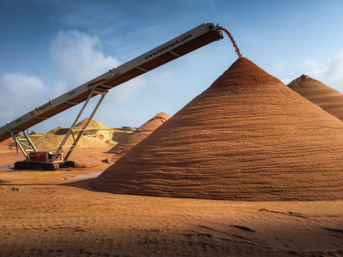 GCC_Olayan's tweet image. The RM MSC10500M incline screen boasts a spacious 6,700 x 1,525 mm screen box, delivering exceptional throughput and performance.

#RUBBLEMASTER #mobilescreening #keepcrushing #recycling #nextlevel #mobilecrushing #crushingandscreening #aggregates #recyclingequipment​ #scalpers