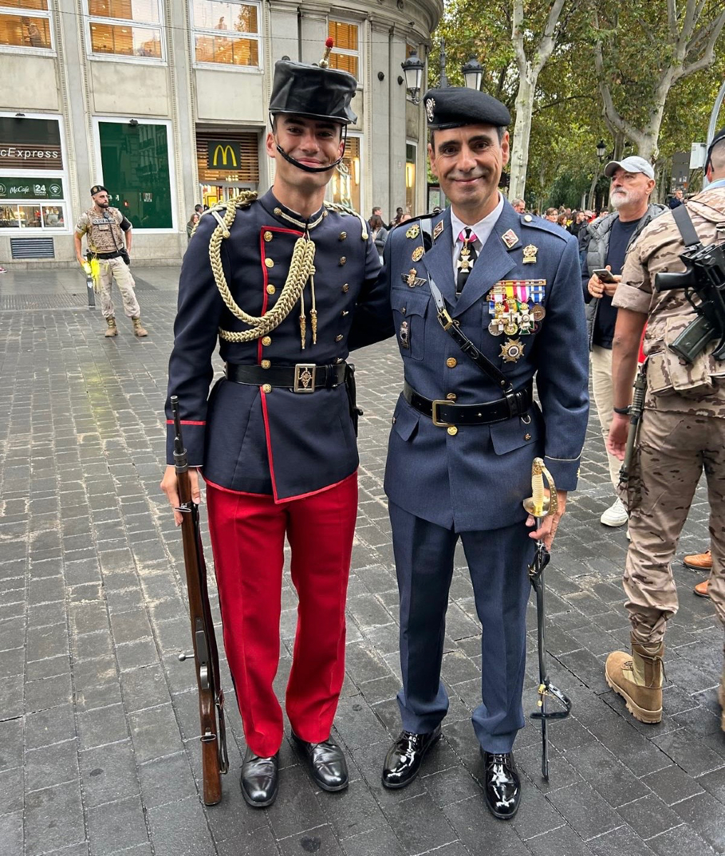 ¡Buenos días, aviadores! ☺️

“Los pequeños momentos que pasamos en familia, se convertirán mañana en preciosos recuerdos”.

Que tengáis un feliz miércoles 😉