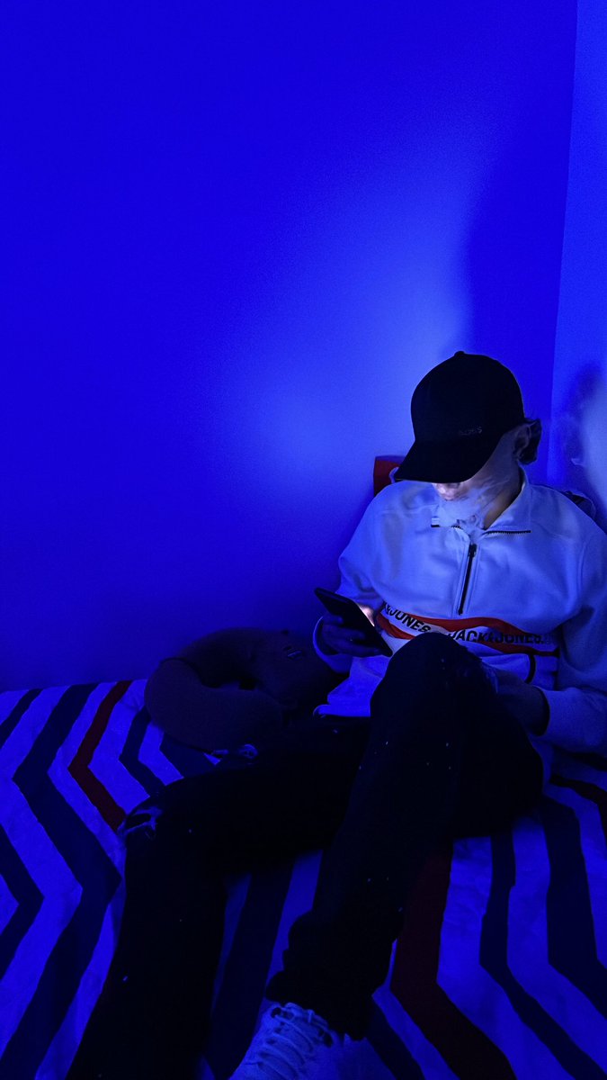 polacboy23's tweet photo. Aquí esperando tu mensaje 🤫😏 https://t.co/9gMjMpJuX8