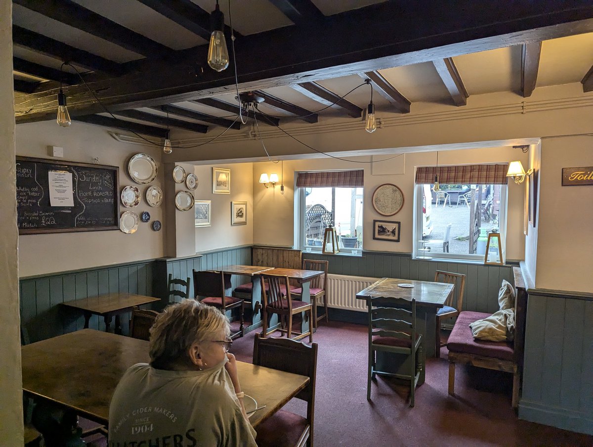 Boot &amp; Shoe, Barkston Ash, North Yorkshire
(CLOSED)
__________

instagram.com/p/DBdLaK3MpMo/…

facebook.com/share/p/nUEuxP…

#northyorkshirepubs #pubguide #northyorkshire #yorkshirepubguide #yorkshirebeer #barkstonash
#supportyourlocal