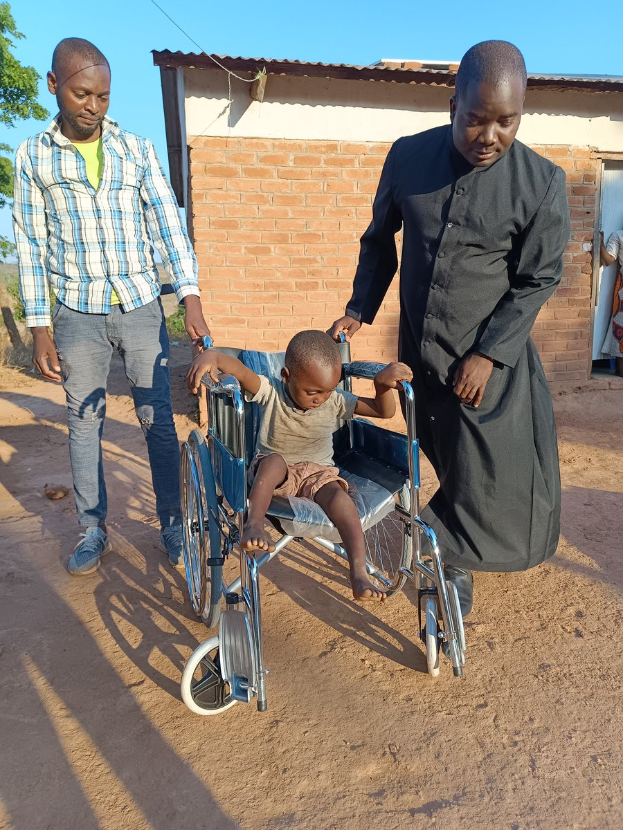 fr_petros's tweet image. Yesterday, we were able to deliver a wheelchair to Prosper.  Please keep in your prayers our friend here on X who generously gave financial assistance to this worthy cause. 🙏